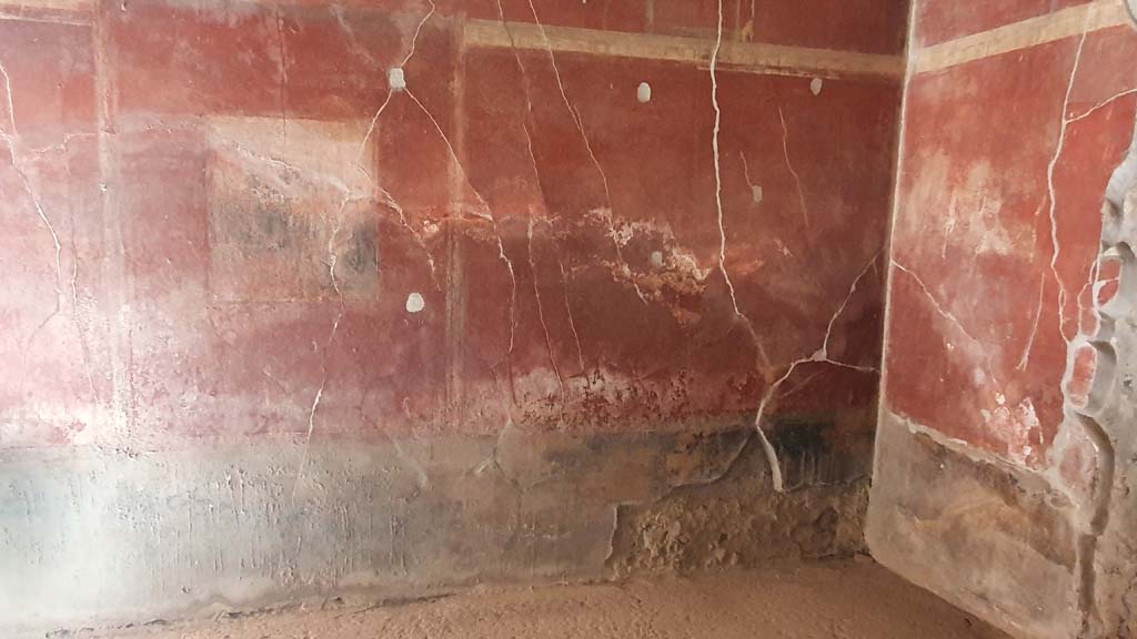 I.8.9 Pompeii. July 2021. Room 3, west wall and north-west corner, with doorway to caupona, on right.
Foto Annette Haug, ERC Grant 681269 DÉCOR.