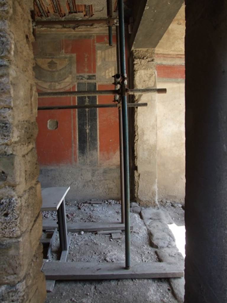 I.8.9 Pompeii. March 2009. Room 7. Triclinium. Looking east from doorway in corridor.
