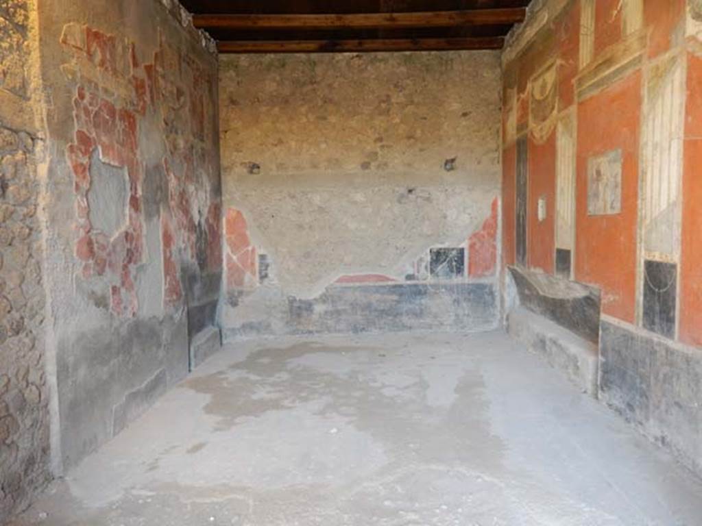 I.8.9 Pompeii. May 2015. Room 7, looking north from portico. Photo courtesy of Buzz Ferebee.