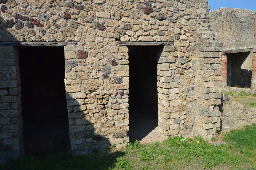 I.8.10 Pompeii. October 2017. Looking north to doorways to rooms 7, on left, and 8, in centre. 
Foto Taylor Lauritsen, ERC Grant 681269 DÉCOR.
