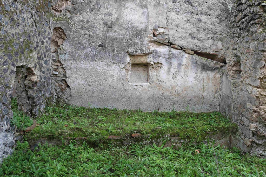 I.8.16 Pompeii. December 2018. 
Looking towards south wall, with podium? at its base. On the left is the adjoining hole-in-the-wall, with I.8.14. Photo courtesy of Aude Durand.
