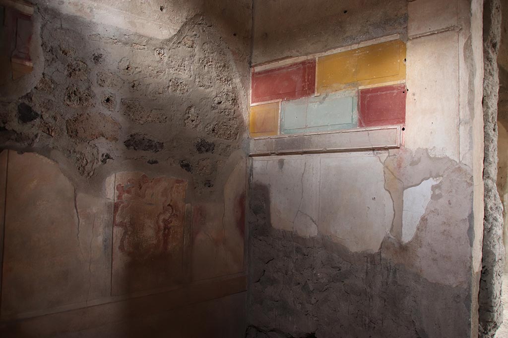 I.8.17 Pompeii. October 2024. Room 15, alcove, looking north-east.
Photo courtesy of Klaus Heese.
