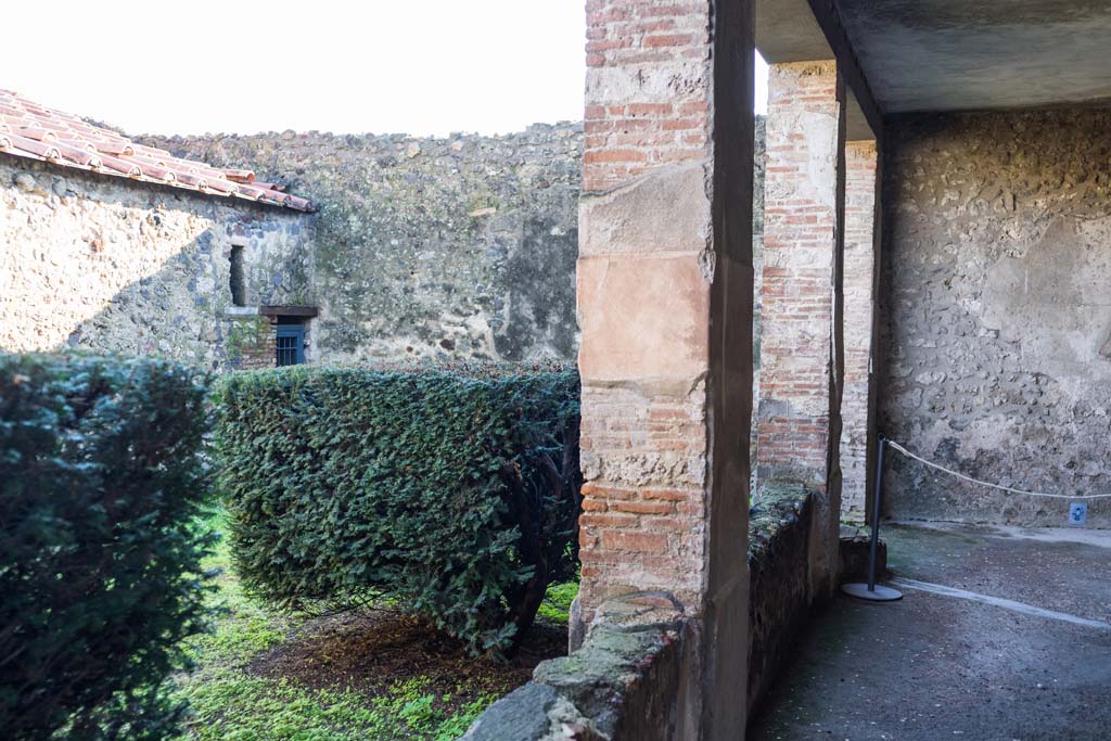 I.8.17 Pompeii. December 2021. Room 17, peristyle, looking south along west portico. Photo courtesy of Johannes Eber.