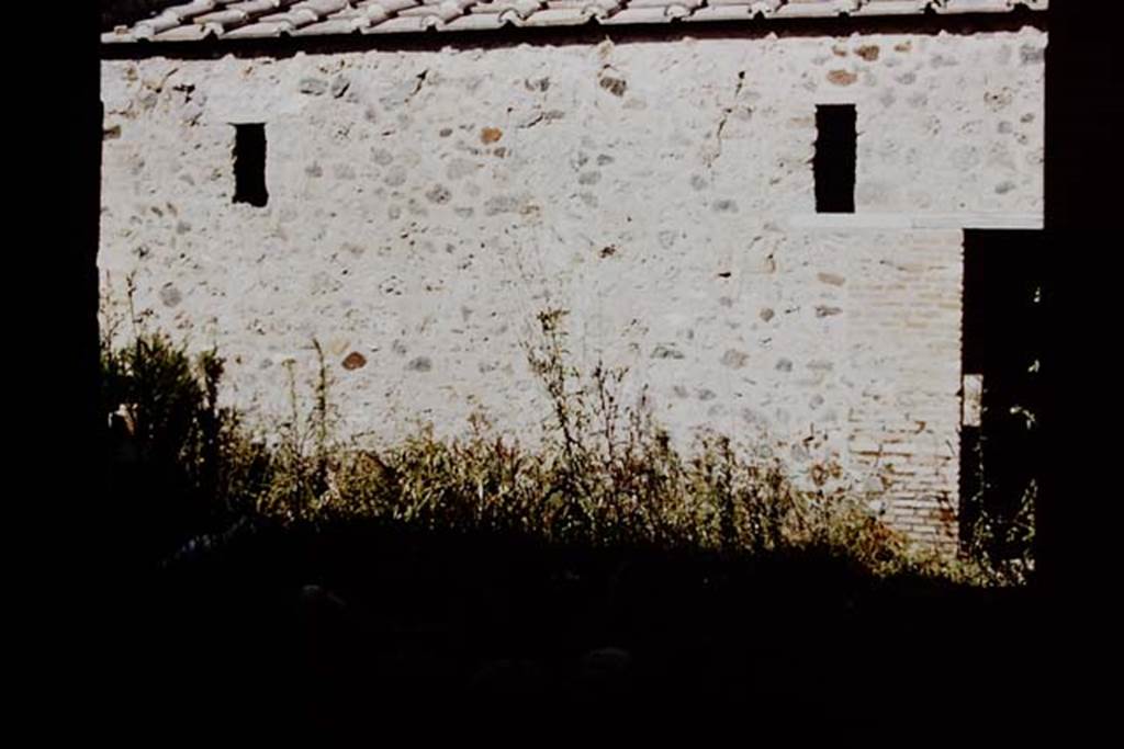 I.8.17 Pompeii. 1959. Room 17, peristyle, looking south-east from near room 16. Photo by Stanley A. Jashemski.
Source: The Wilhelmina and Stanley A. Jashemski archive in the University of Maryland Library, Special Collections (See collection page) and made available under the Creative Commons Attribution-Non Commercial License v.4. See Licence and use details.
J59f0324