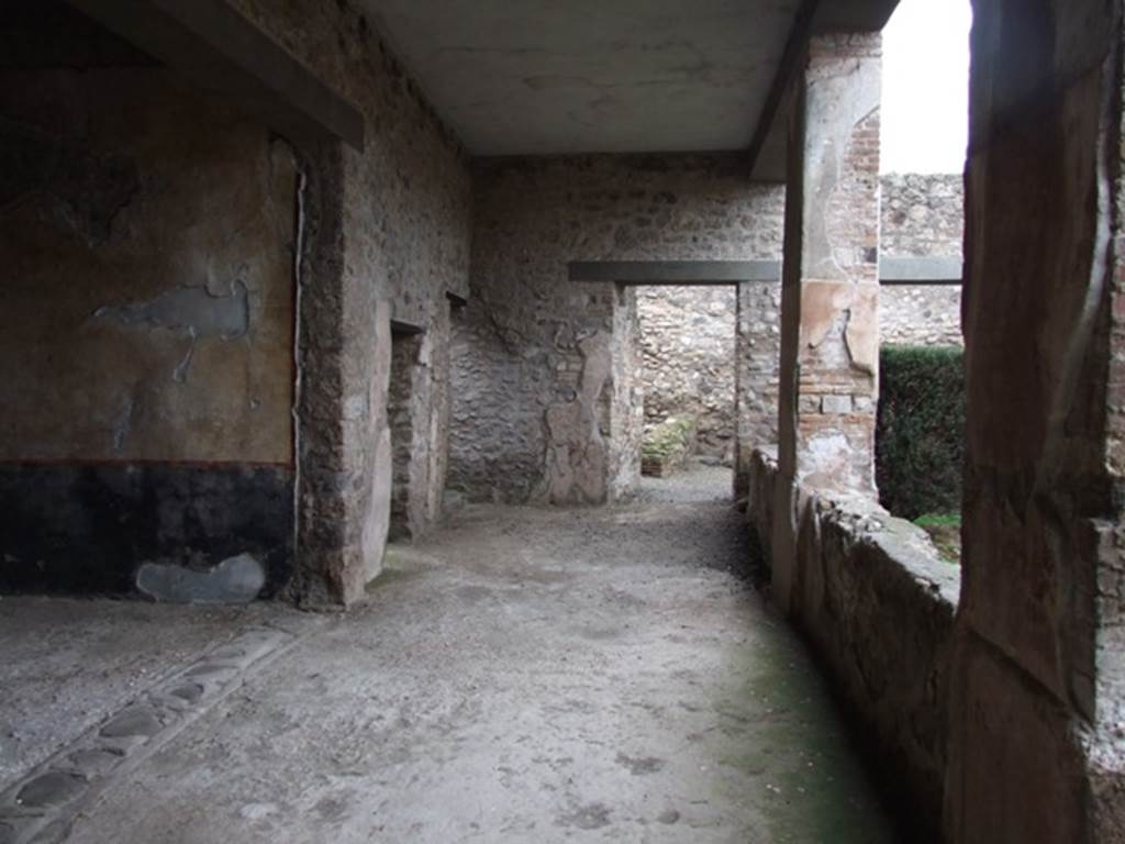 I.8.17 Pompeii. December 2007.
Room 17, peristyle, looking north along west portico towards room 20. Room 18 is on the left.