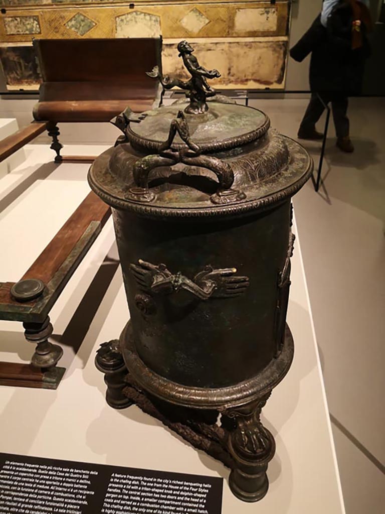 I.8.17 Pompeii. December 2019. Food warmer.
On display in exhibition “Pompei e Santorini” in Rome, 2019. Photo courtesy of Giuseppe Ciaramella.