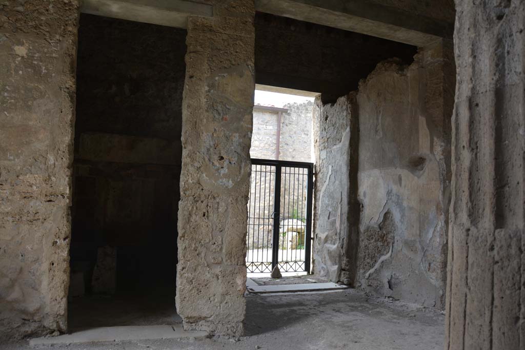 I.8.17 Pompeii. March 2019. Atrium 3, looking towards west wall with doorway to room 4, on left, and entrance corridor, centre right.
Foto Annette Haug, ERC Grant 681269 DÉCOR.
