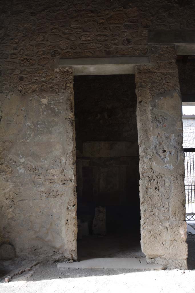 I.8.17 Pompeii. March 2019. Looking west towards doorway to room 4, from atrium.
Foto Annette Haug, ERC Grant 681269 D�COR.

