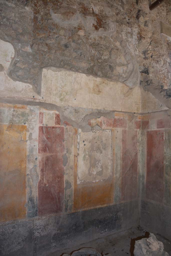 I.8.17 Pompeii. October 2019. Room 4, looking towards west wall at north end.
Foto Annette Haug, ERC Grant 681269 D�COR.


