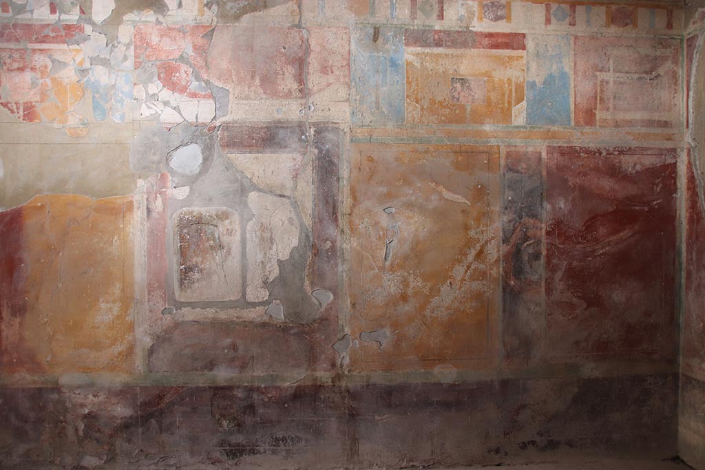 I.8.17 Pompeii. October 2024. Room 9, north wall of tablinum at east end. Photo courtesy of Klaus Heese.