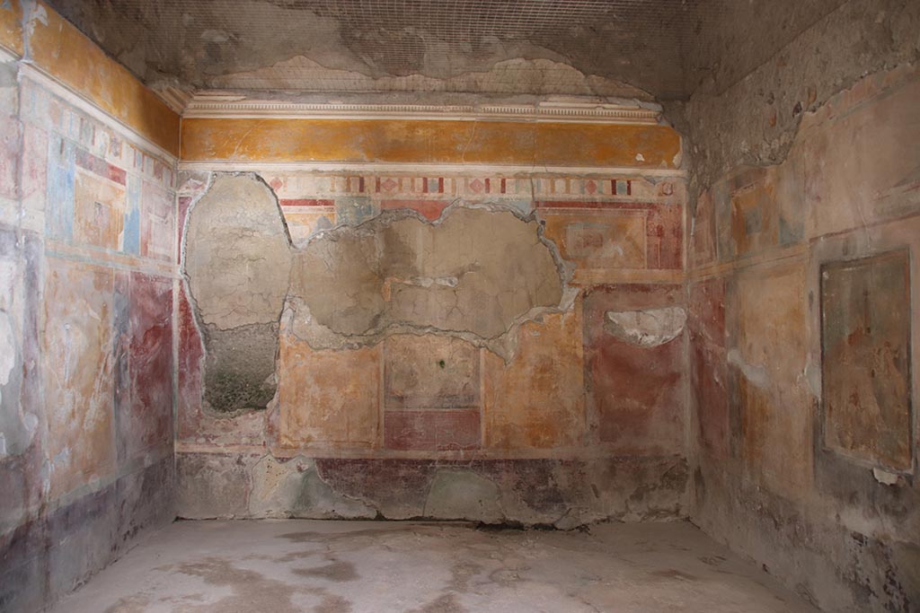 I.8.17 Pompeii. October 2024. Room 9, looking towards east side of tablinum. Photo courtesy of Klaus Heese.