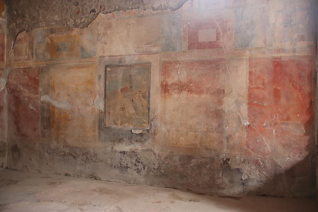 I.8.17 Pompeii. October 2024. Room 9, looking towards south wall of tablinum. Photo courtesy of Klaus Heese.