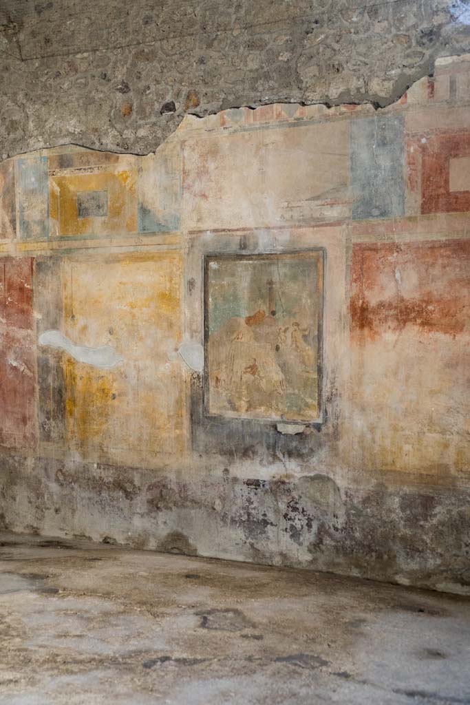 I.8.17 Pompeii. December 2021.
Room 9, central wall painting on south wall. Photo courtesy of Johannes Eber.