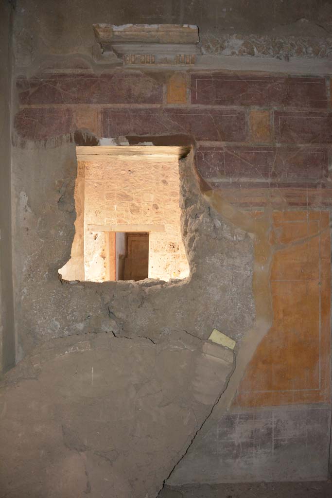 I.8.17 Pompeii. March 2019. Room 12, window at south end of west wall.
Foto Annette Haug, ERC Grant 681269 DÉCOR.