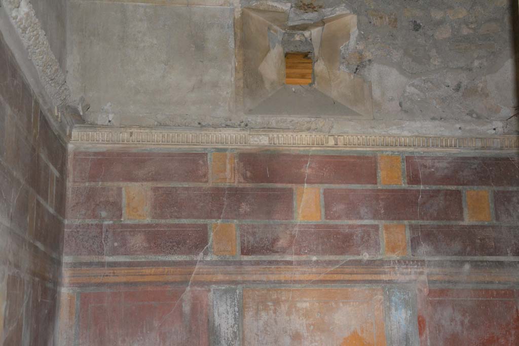 I.8.17 Pompeii. March 2019. Room 12, upper north wall in north-west corner.
Foto Annette Haug, ERC Grant 681269 DÉCOR.