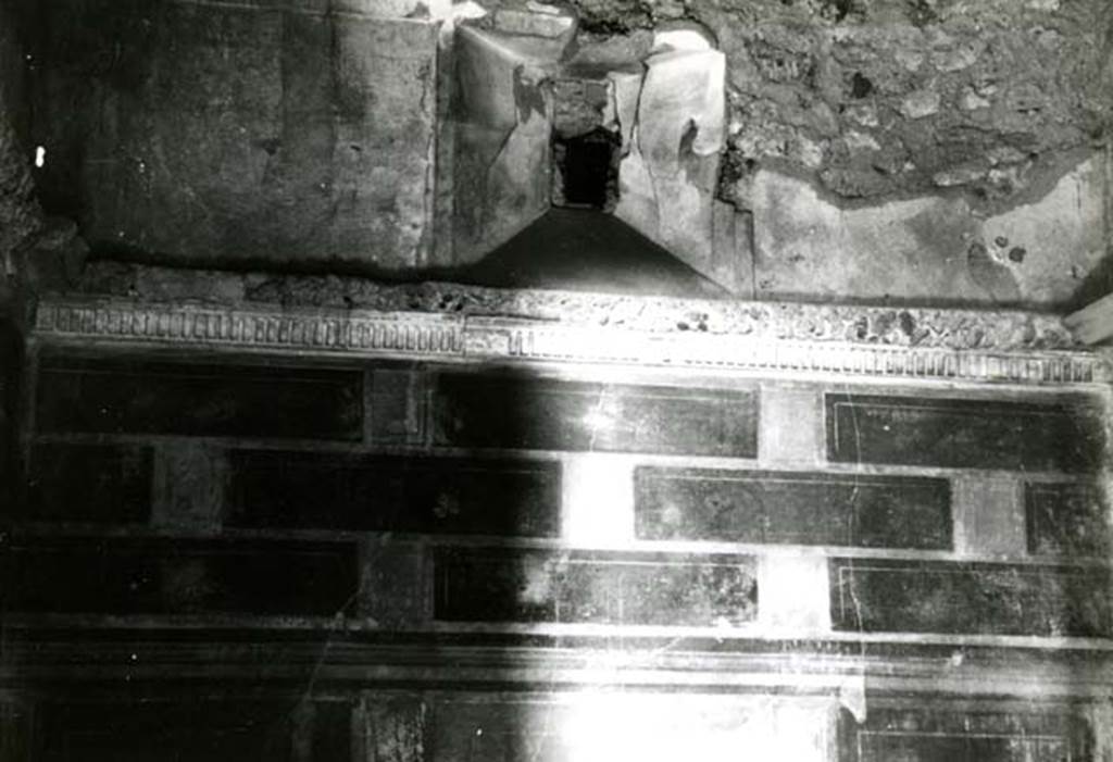 I.8.17 Pompeii. 1968. Room 12. Casa dei Quattro Stili, NE cubiculum, back N wall. Photo courtesy of Anne Laidlaw.
American Academy in Rome, Photographic Archive. Laidlaw collection _P_68_3_17.