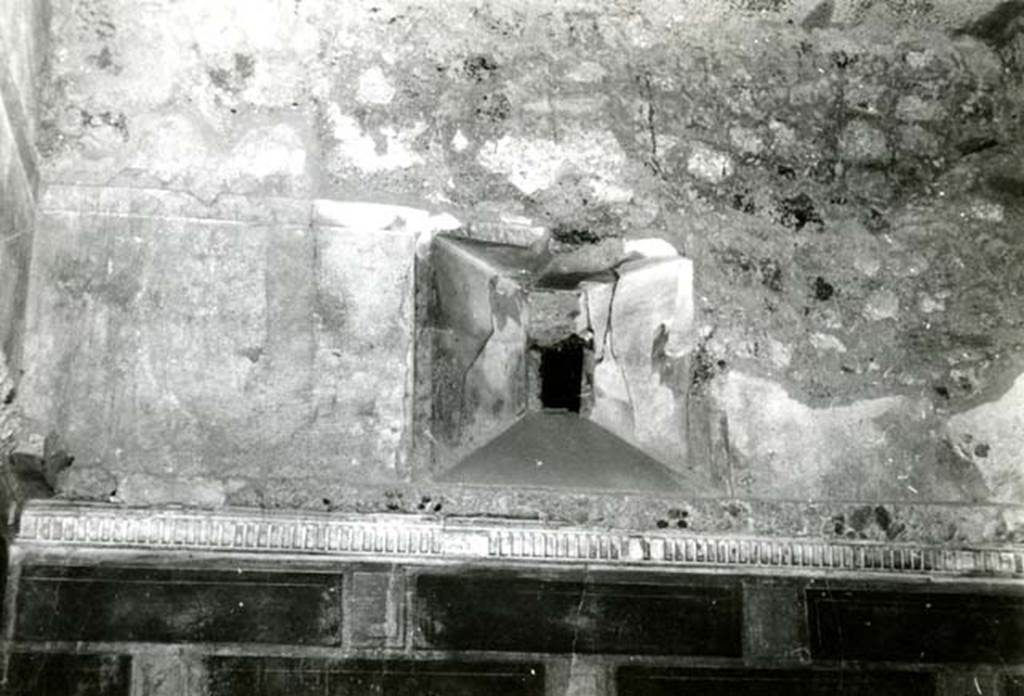 I.8.17 Pompeii. 1968. Room 12. Casa dei Quattro Stili, NE of atrium, N wall, upper zone with window. Photo courtesy of Anne Laidlaw.
American Academy in Rome, Photographic Archive. Laidlaw collection _P_68_14_20.