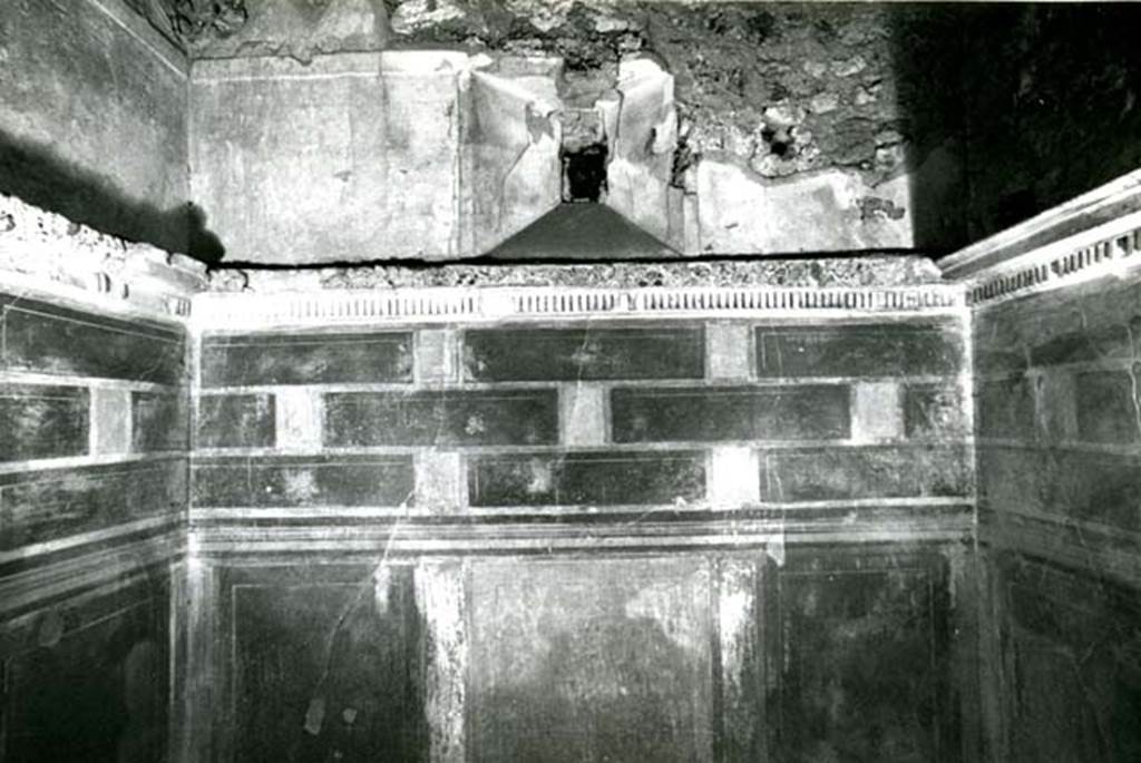 I.8.17 Pompeii. 1972. Room 12. Casa dei Quattro Stili, 3rd left of atrium, N wall. Photo courtesy of Anne Laidlaw.
American Academy in Rome, Photographic Archive. Laidlaw collection _P_72_14_19.