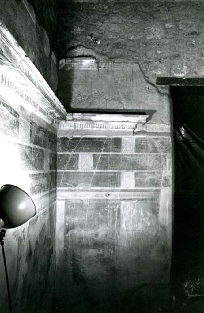 I.8.17 Pompeii. 1972. Room 12. Casa dei Quattro Stili, 3rd room left of atrium, S wall with doorway to atrium. Photo courtesy of Anne Laidlaw.
American Academy in Rome, Photographic Archive. Laidlaw collection _P_72_14_25.
