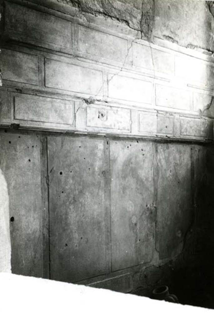 I.8.17 Pompeii. 1968. Room 15. Casa dei Quattro Stili, cubiculum, S wall.  Photo courtesy of Anne Laidlaw.
American Academy in Rome, Photographic Archive. Laidlaw collection _P_68_3_13.
