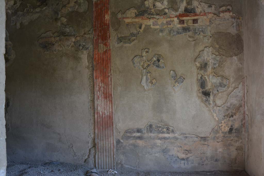 I.9.1 Pompeii. October 2019. Room 8, looking east through doorway from tablinum towards south end of east wall of triclinium
Foto Annette Haug, ERC Grant 681269 D�COR.

