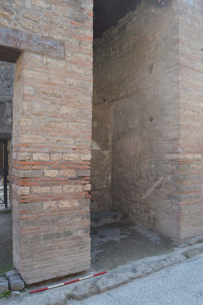 I.9.1 Pompeii. October 2017. Looking towards west wall of entrance vestibule.
Foto Taylor Lauritsen, ERC Grant 681269 D�COR.
