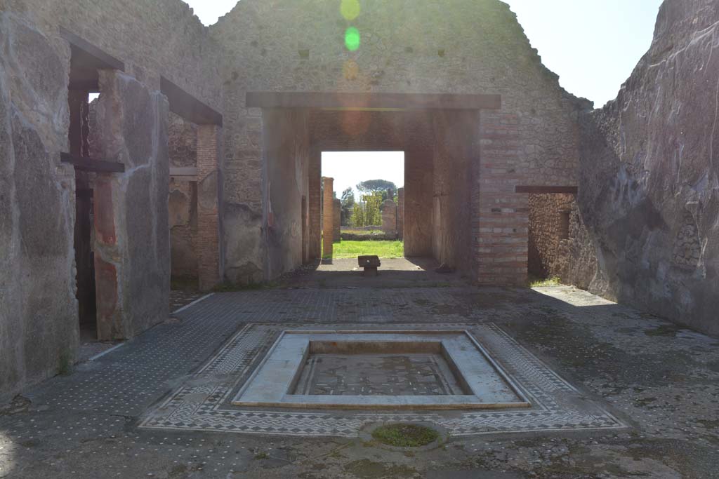 I.9.1 Pompeii. October 2019. Room 2, looking south across impluvium in atrium.
Foto Annette Haug, ERC Grant 681269 D�COR.


