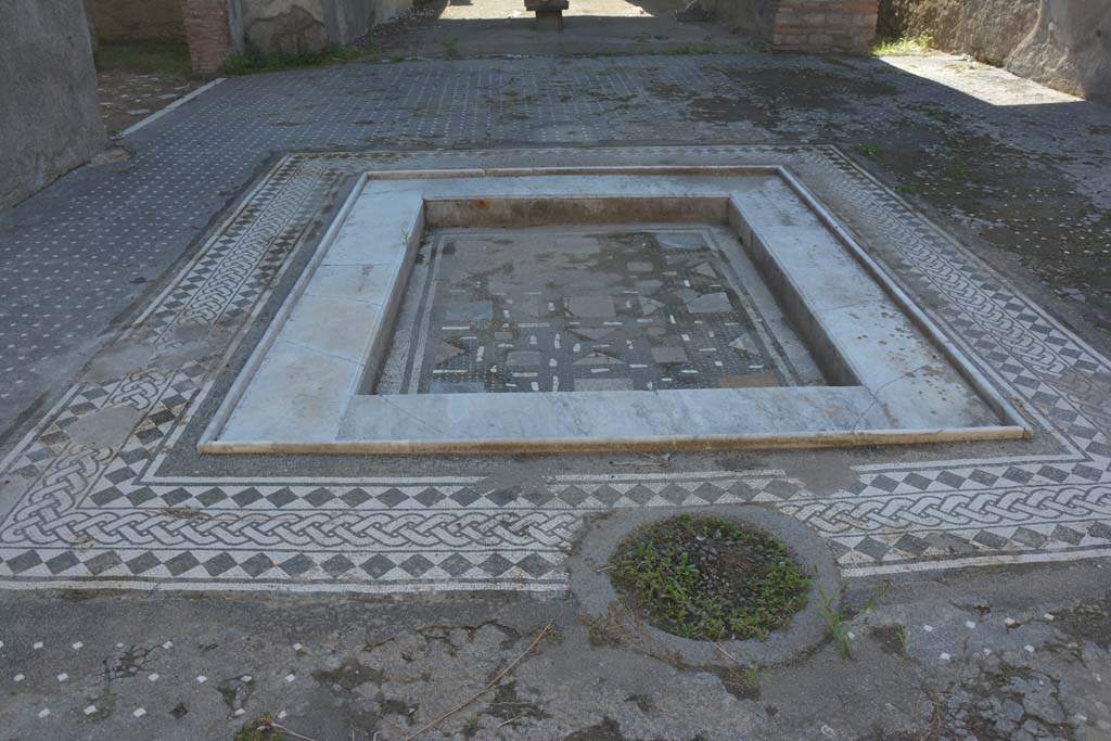 I.9.1 Pompeii. October 2019. Room 2, looking south across beautiful mosaic and marble impluvium in the atrium.
Foto Annette Haug, ERC Grant 681269 D�COR.
