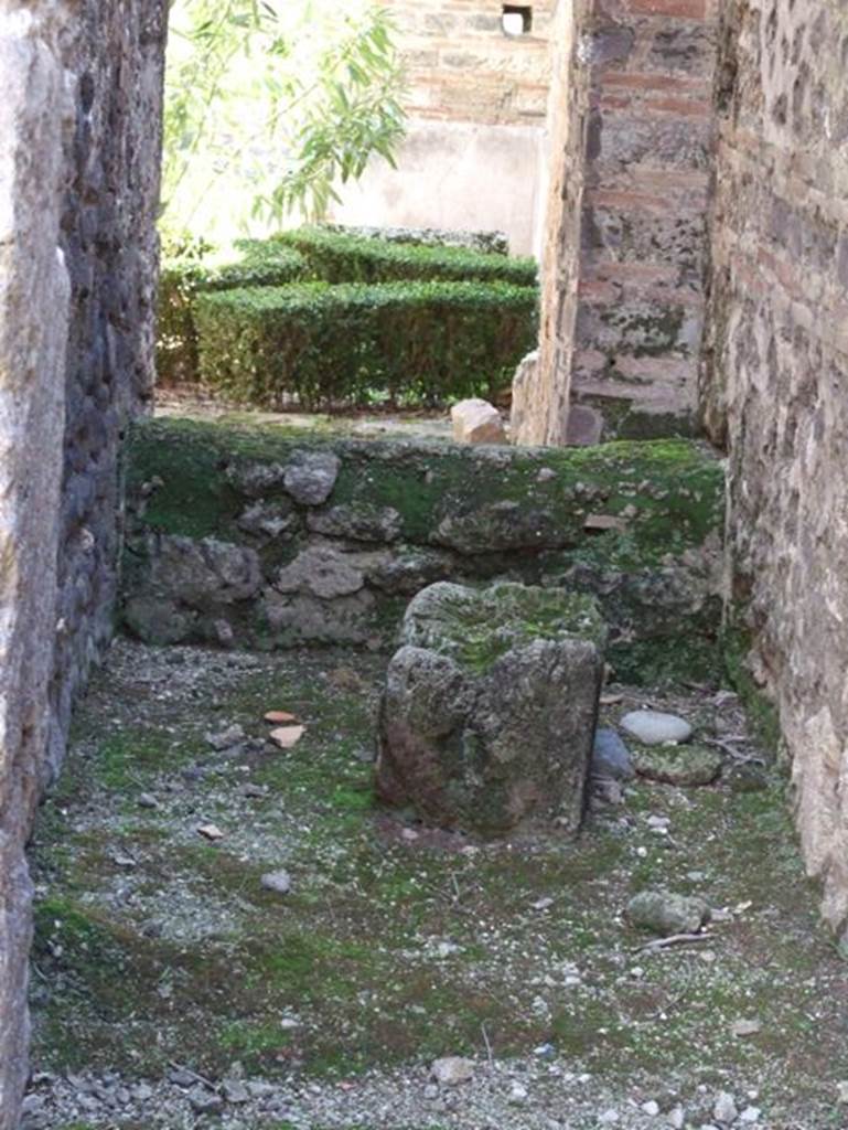 I.9.5 Pompeii. March 2009. Room 9.  Room with steps to upper floor. Looking south.
