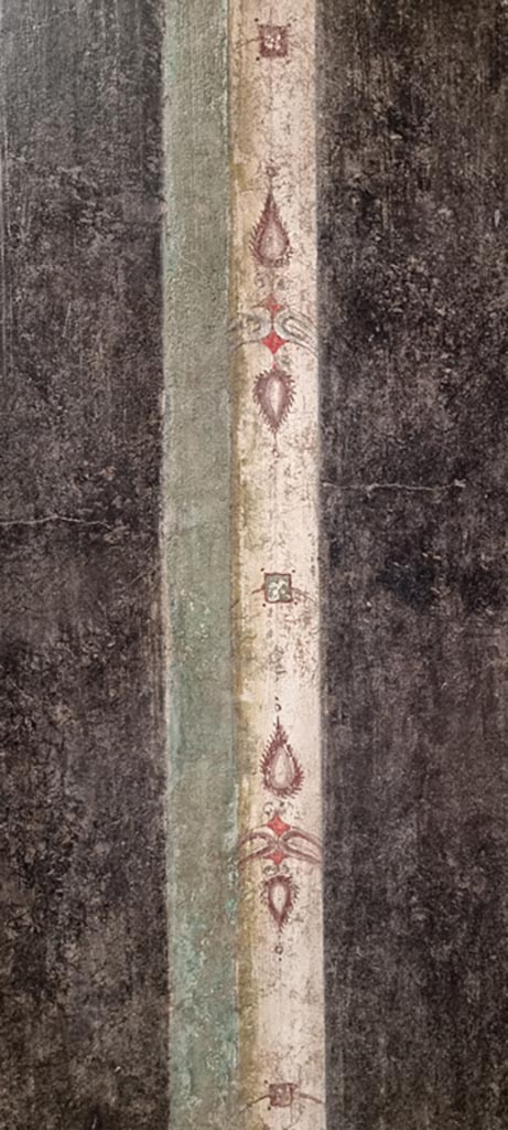 I.9.5 Pompeii. December 2023. 
Room 10, detail of painted decoration from east wall of triclinium. Photo courtesy of Miriam Colomer.
