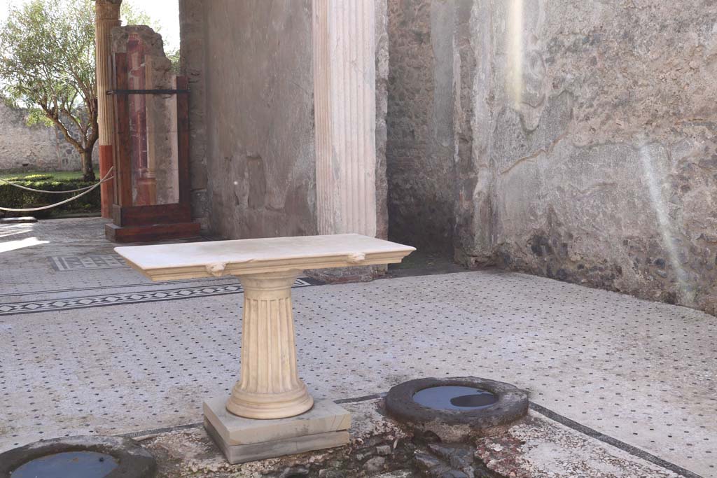 I.9.5 Pompeii. December 2018. Room 3, looking towards tablinum and south-west corner of atrium. Photo courtesy of Aude Durand.