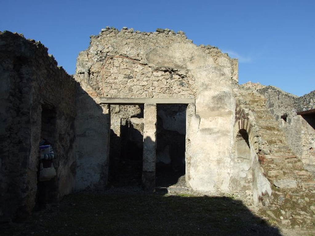 I.9.10 Pompeii. December 2006. North side of atrium withdoorways to cubiculum, on left, and oecus, on right. See Eschebach, L., 1993. Geb�udeverzeichnis und Stadtplan der antiken Stadt Pompeji. K�ln: B�hlau. (p.50)
