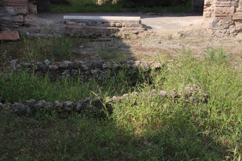 I.9.12 Pompeii. October 2022. Looking north towards impluvium in atrium, from entrance doorway. Photo courtesy of Klaus Heese.