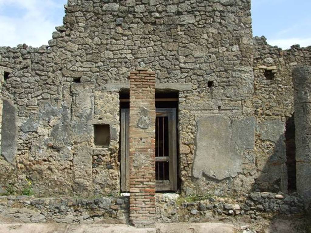I.9.12 Pompeii. March 2009.  Room 5. Looking east across peristyle garden to doorway of the triclinium.
