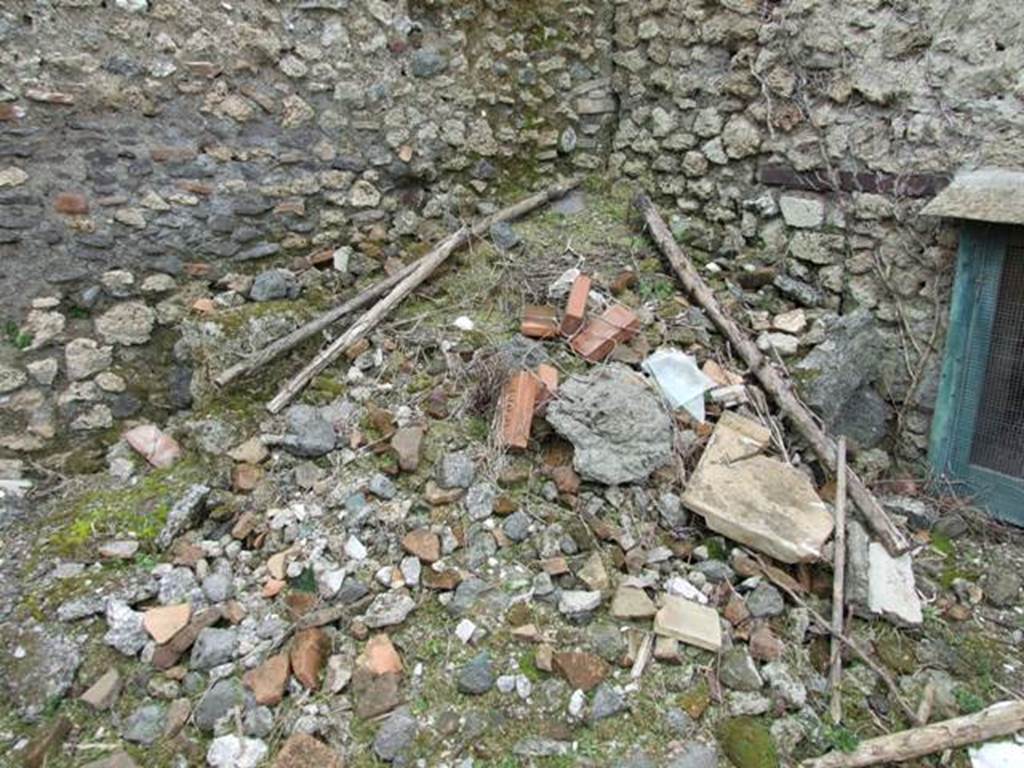 I.9.14 Pompeii. March 2009. Room 1. Upper garden area.  South east corner.