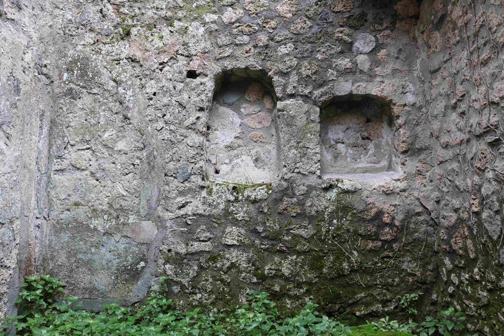 I.10.1 Pompeii. December 2018. Looking towards south wall of the small uncovered area (5). Photo courtesy of Aude Durand.