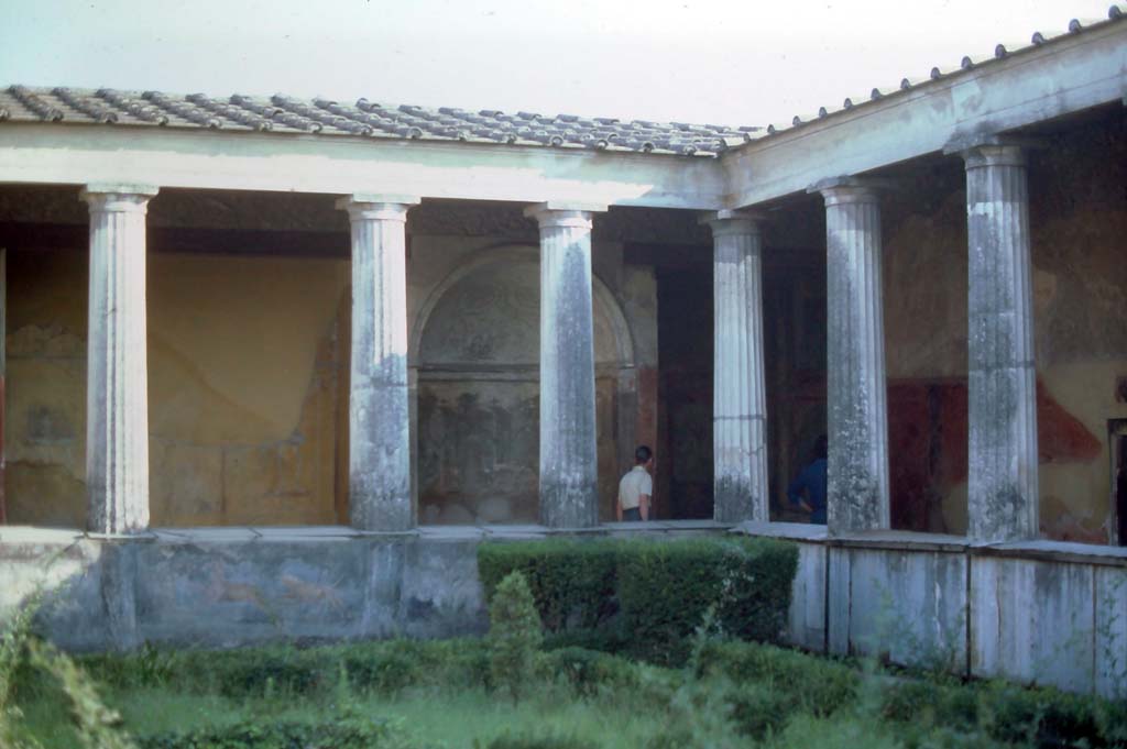I.10.4 Pompeii, 7th August 1976. Looking towards south-west corner of peristyle garden.
Photo courtesy of Rick Bauer, from Dr George Fay’s slides collection.
