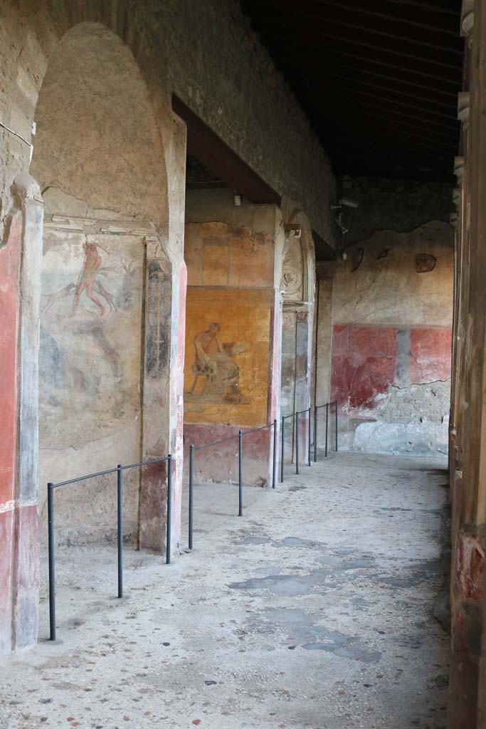 I.10.4 Pompeii. December 2018. Looking west across south portico. Photo courtesy of Aude Durand.