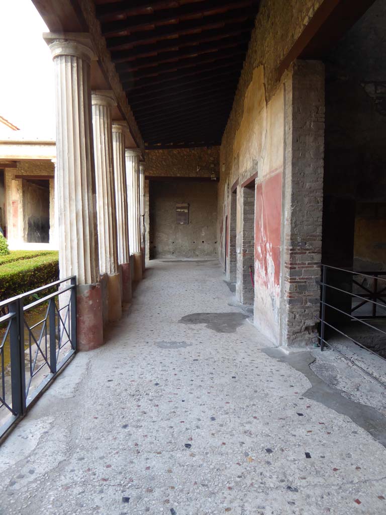 I.10.4 Pompeii. September 2017. Looking north along east portico, with room 18, on right.
Foto Annette Haug, ERC Grant 681269 D�COR.

