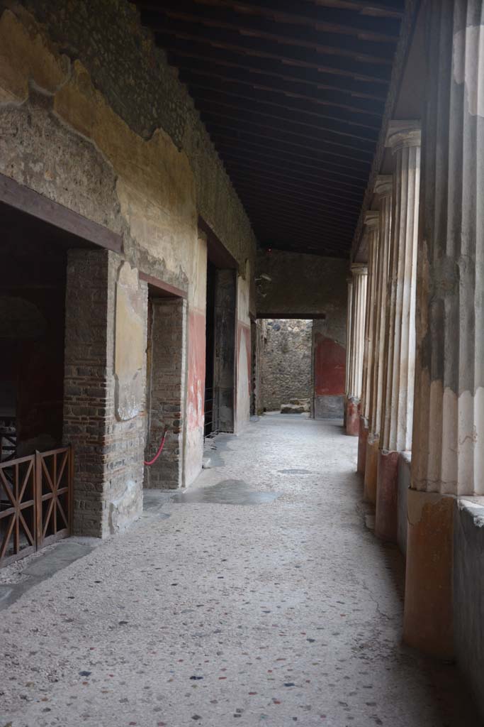 I.10.4 Pompeii. October 2017. 
Looking south along east portico with doorway to room 15, on left, followed by rooms 16 (leading to room 17), 18, 19 and corridor P1.
Foto Annette Haug, ERC Grant 681269 D�COR.
