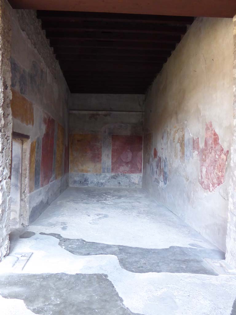 I.10.4 Pompeii. September 2017. Room 12, looking north from portico.
Foto Annette Haug, ERC Grant 681269 D�COR.
The room has red and yellow panels and the remains of an upper wall stucco border.

