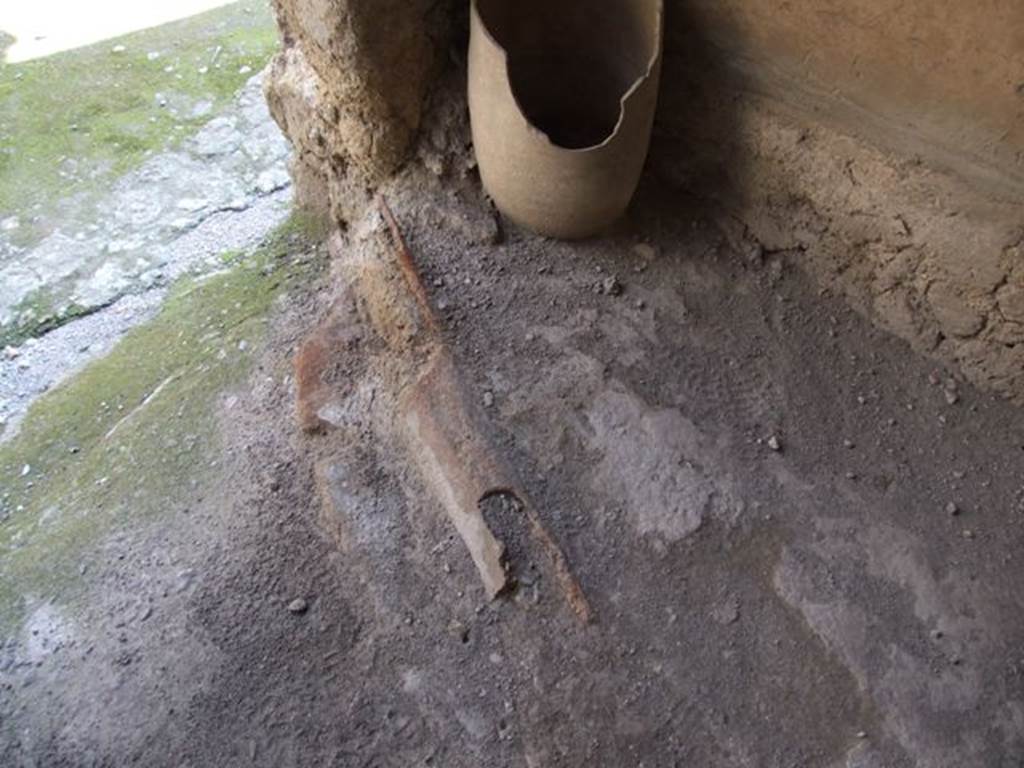 I.10.7 Pompeii. March 2009. Room 1. South east corner near doorway.