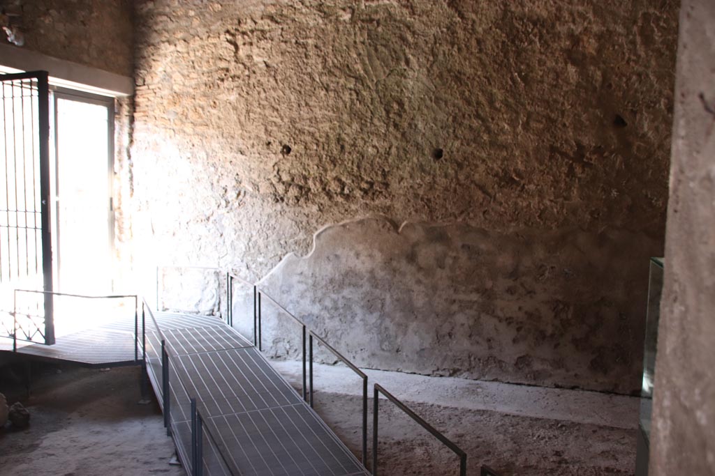 I.10.10 Pompeii. October 2022. 
Looking north across shop in north-west corner of atrium, exit from I.10.11. Photo courtesy of Klaus Heese. 
