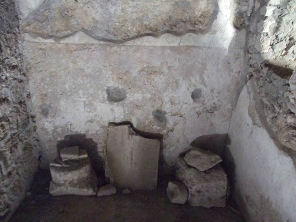 I.10.11 Pompeii.  March 2009.  Room 16.  South wall.