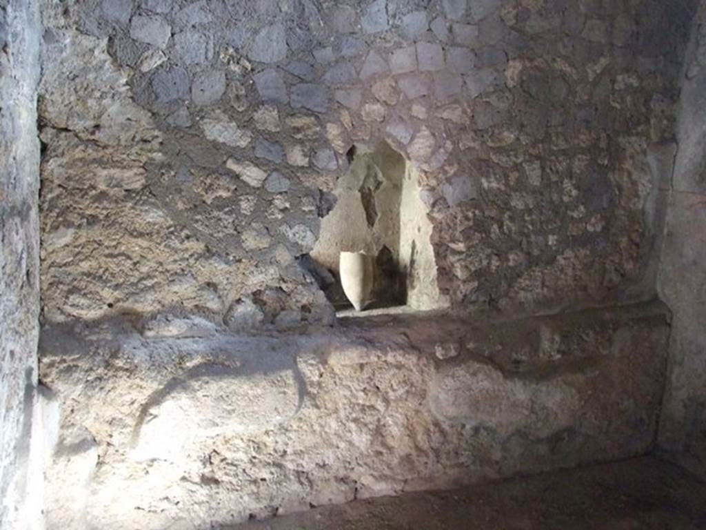 I.10.11 Pompeii.  March 2009.  Room 18.  East wall.