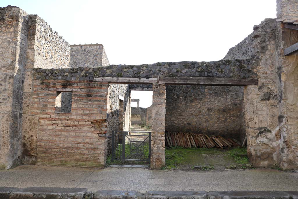 I.11.5 Pompeii, on left. December 2018. 
Looking south towards entrance doorway on Via dell�Abbondanza. Photo courtesy of Aude Durand.
