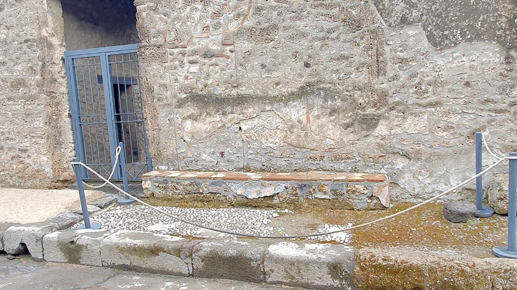 I.16.3 Pompeii, on left. July 2021. Looking south from garden entrance of I.11.10, across Via di Castricio.
Opposite the doorway are the remains of painted plaster on the exterior wall of I.16.3.
Foto Annette Haug, ERC Grant 681269 DÉCOR. 
