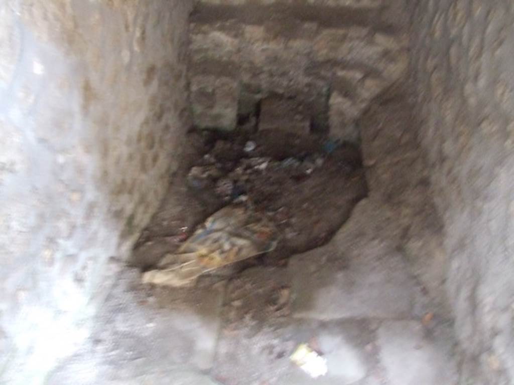 I.11.15 Pompeii.  December 2007.  Room 16.  Latrine.