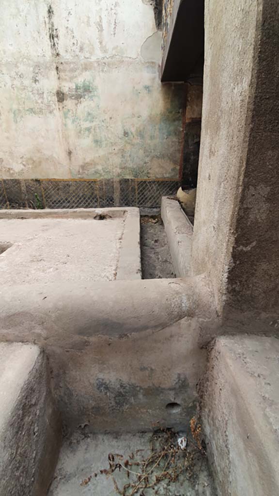 I.11.16 Pompeii. July 2021. 
Room 6, looking towards east wall at south end of triclinium.
Foto Annette Haug, ERC Grant 681269 DÉCOR.
