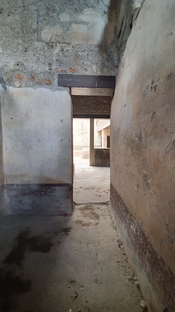 I.11.16 Pompeii. July 2021. 
Room 4, looking east along south wall towards east wall and doorway to bar-room/atrium. 
Foto Annette Haug, ERC Grant 681269 DÉCOR.
